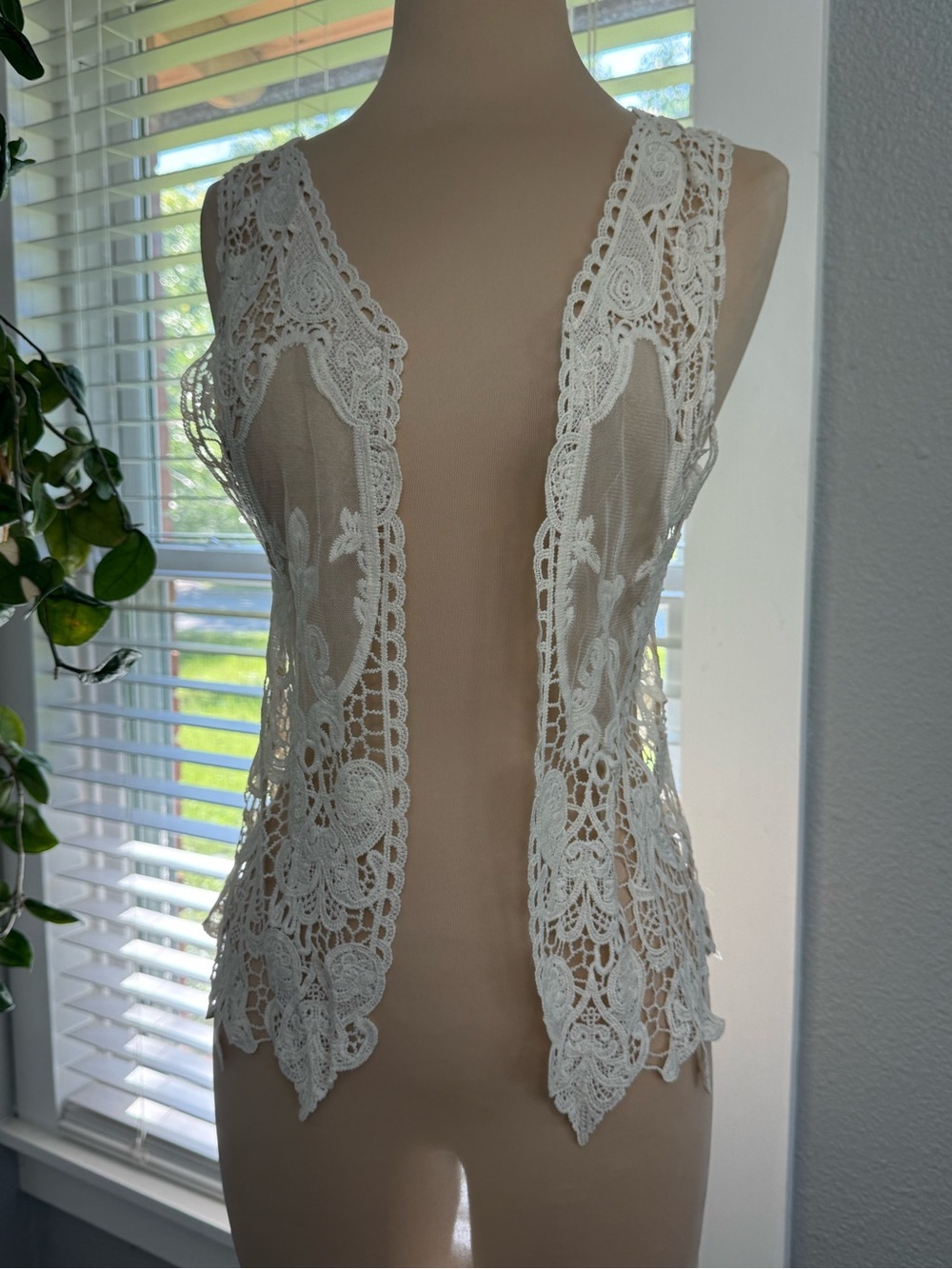 Floral Crochet Lace Vest Juniors Size Medium